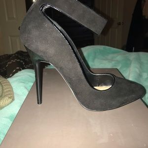 Black Suede Renvy Blythe2 pumps with ankle cuff